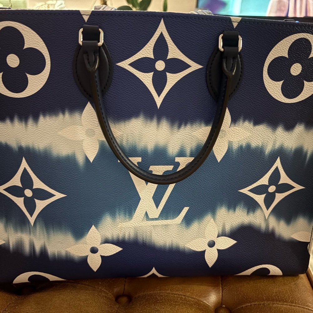 Louis Vuitton On The Go GM Escale monogram